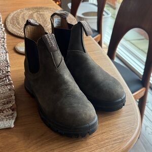 Blundstone Women's Rustic Brown Chelsea Boots - size 7.5